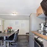 Grey House Olne