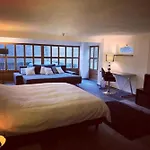 Grey House * Olne
